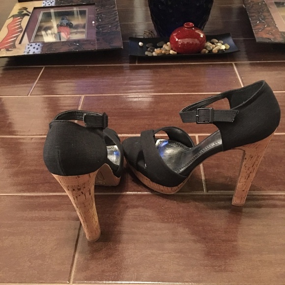 ❌SOLD❌Anne Michelle Black Wood Heels