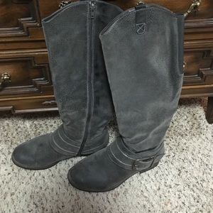 Barely worn grey boots