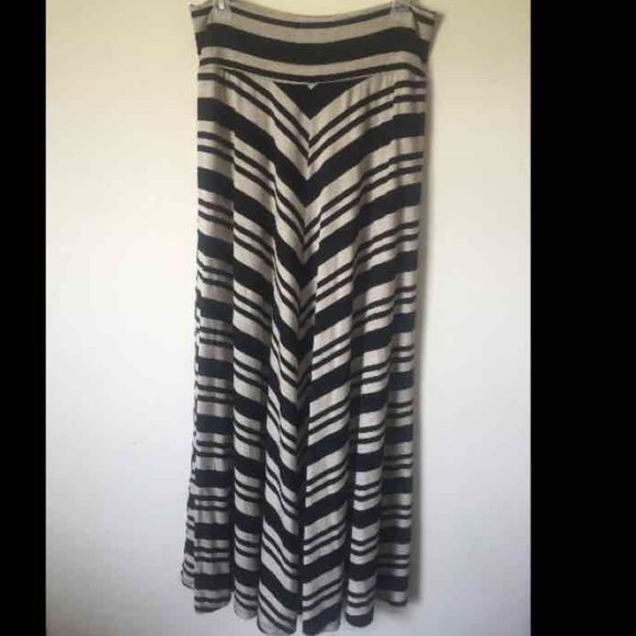 I.N Studio striped Long Maxi skirt L like new