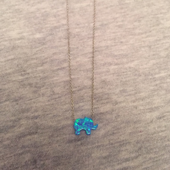 NWOT Blue Dainty Elephant Necklace