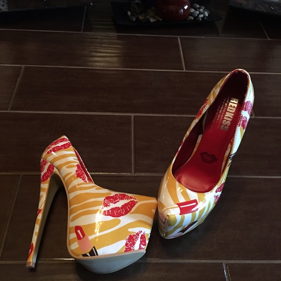 ❌SOLD❌Lipstick Lover Yellow Heels