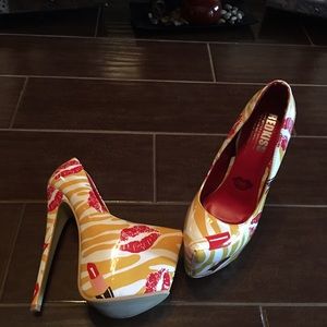 ❌SOLD❌Lipstick Lover Yellow Heels