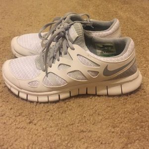 White/ grey Nike free runs. Size US 7
