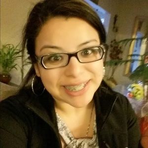 Meet your Posher, Yesenia