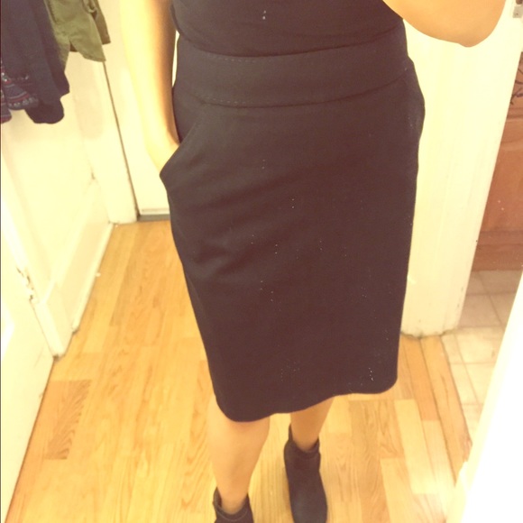 Elie Tahari sz8 knee length black skirt