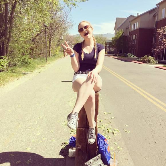 Meet your Posher, Elissa