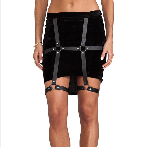 Unif harness skirt. Size L.