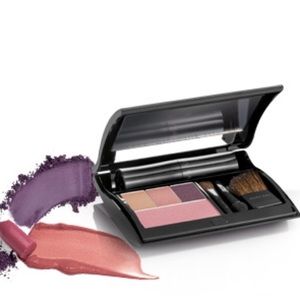 MARY KAY COMPACT & FREE SHADOW