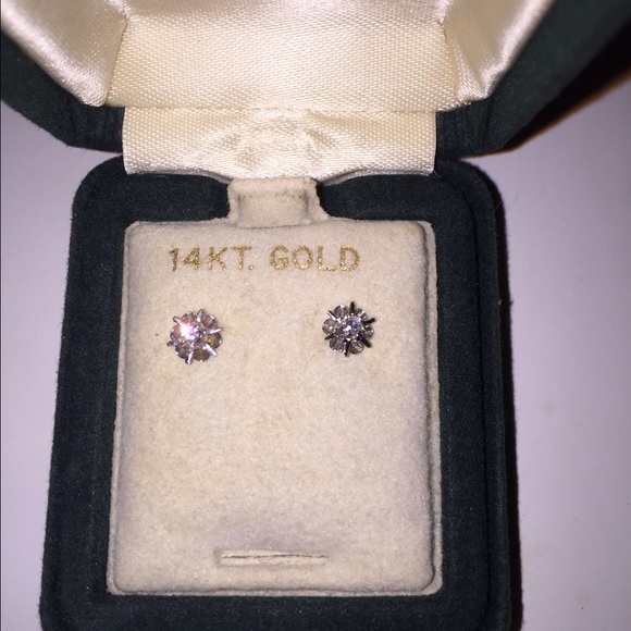 14 KT. GOLD, Diamond Studs❤️❤️❤️