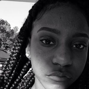 Meet your Posher, Najla