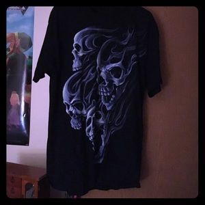 Black t-shirt with skulls