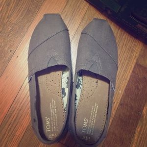 Toms