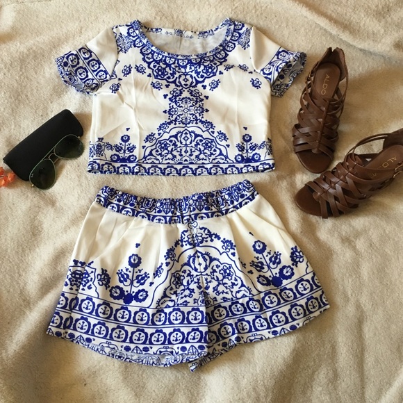 🆕 Ready to Ship• last one •  2 piece Crop Set - Picture 2 of 4