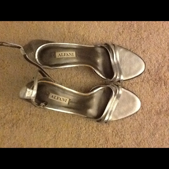 Shoes - Picture 2 of 3