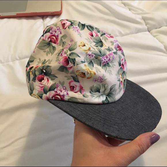 ✨sold✨ Floral Hat