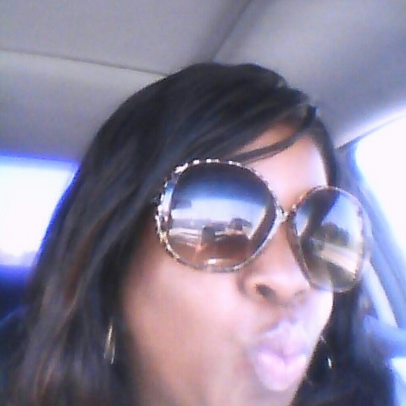 Meet your Posher, LaRonica - Picture 2 of 3