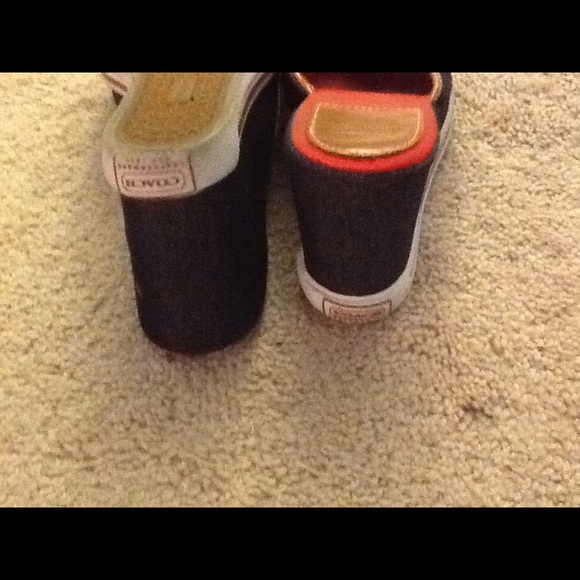 Shoes - Picture 3 of 4