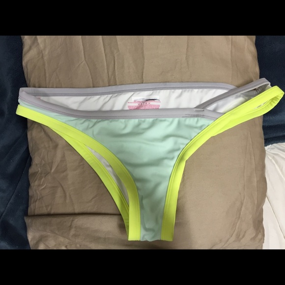 BRAND NEW VS bathing suit bottoms