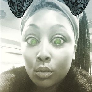 Meet your Posher, Makeia