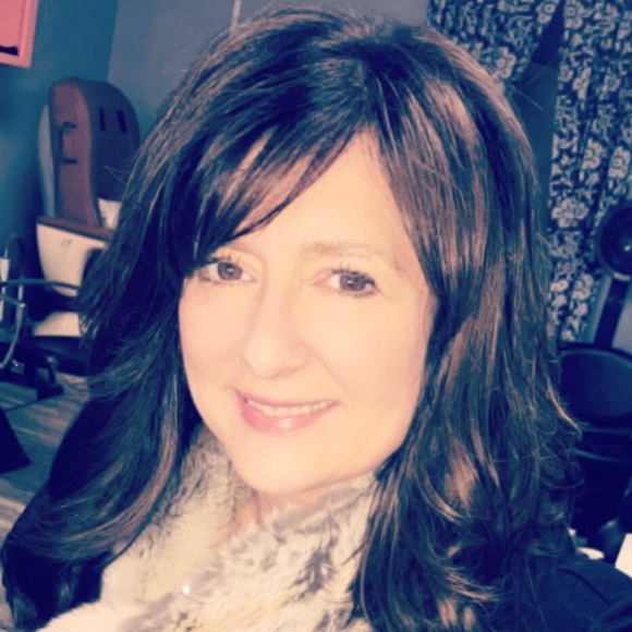 Meet your Posher, Robyn - Picture 2 of 2