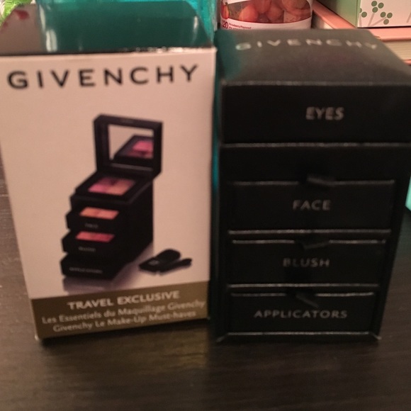 LE Givenchy les mini prismes  travel kit