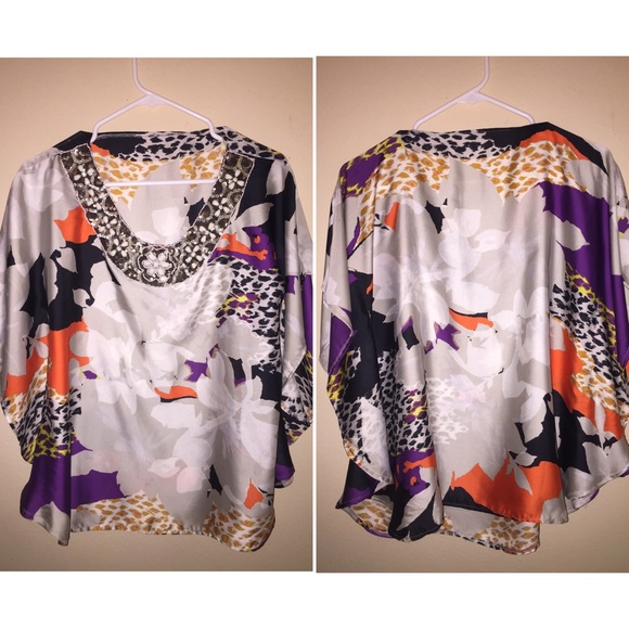 ❌SOLD ❌Colorful beaded scoop neck flowy shirt - Picture 1 of 1