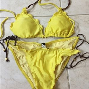 Vix yellow with tan accent ties