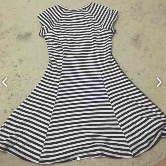 SLIMFIT DRESS - Picture 2 of 4