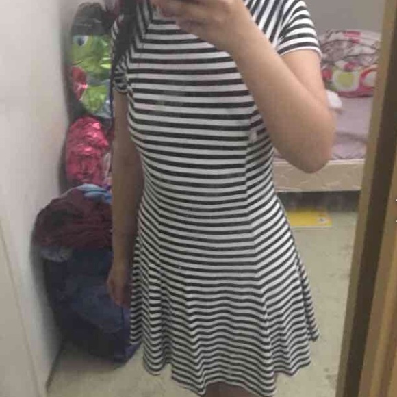 SLIMFIT DRESS - Picture 3 of 4