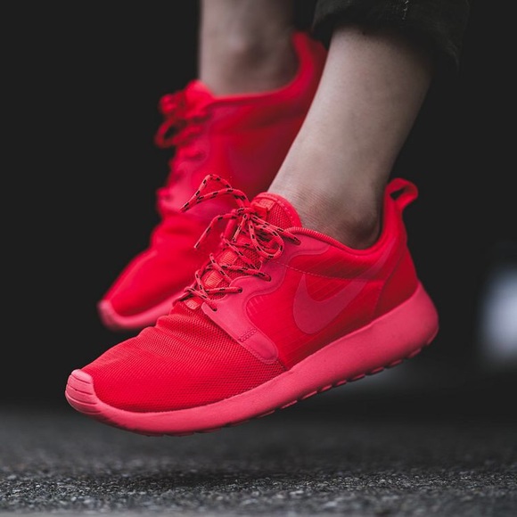 Nike roshe hyperfuse red