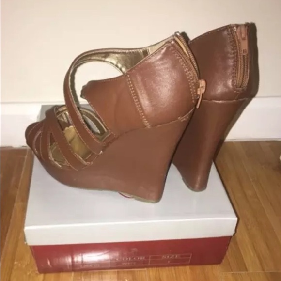 Sandal - Picture 2 of 2