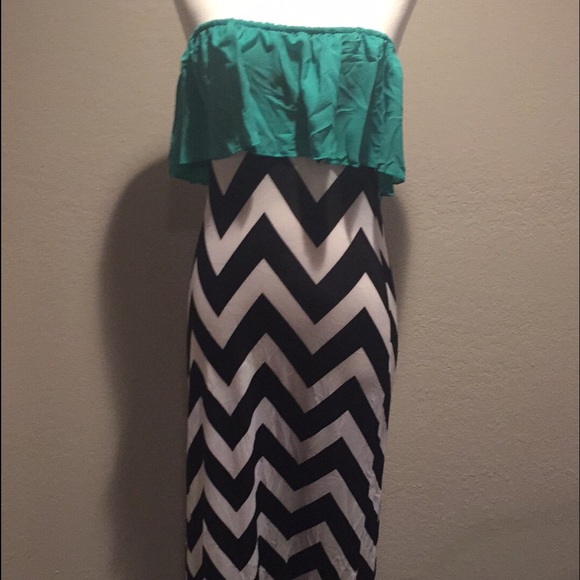 ⭐️Teal Ruffle Chevron Maxi Dress⭐️ - Picture 2 of 2