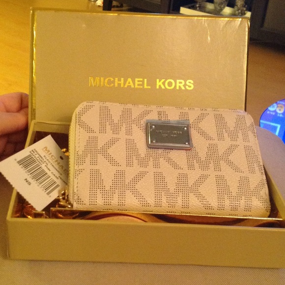 Michael Kors wristlet