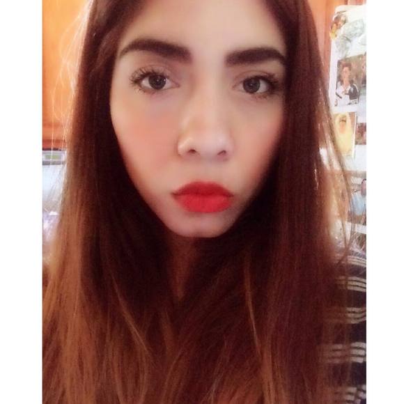 Meet your Posher, Stephanie - Picture 1 of 1