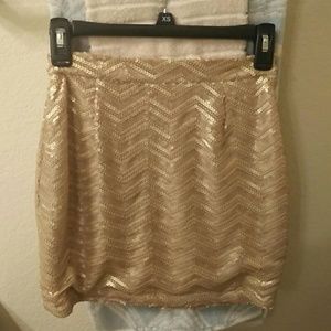 NWOT Gold Sequin Tobi Mini Skirt