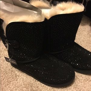 New never worn UGG LIKE black rhinestoned boots 10
