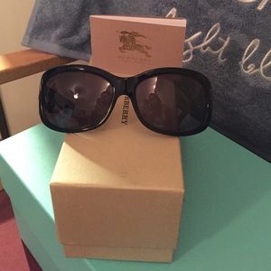 Burberry woman's sunglasses