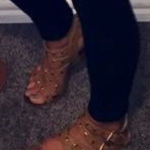 LOOKING FOR SANDALS IDENTICAL TO THESE! SIZE 8