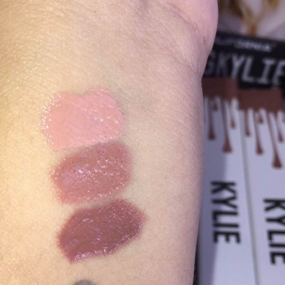 SOLDâźď¸Kylie Cosmetics lipgloss in "Literally" - Picture 2 of 3