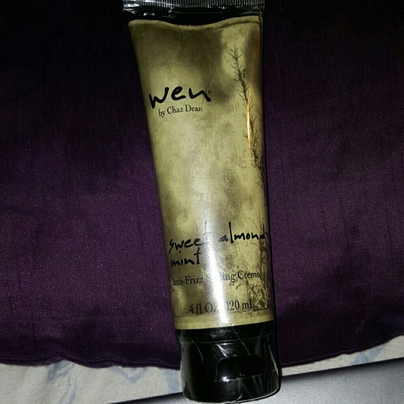 Wen sweet almond walnut, anti-freeze styling gel.