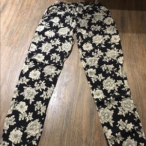 Brandy Melville pants one size never worn