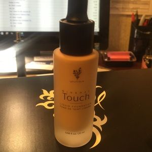Younique Mineral Touch Liquid Foundation