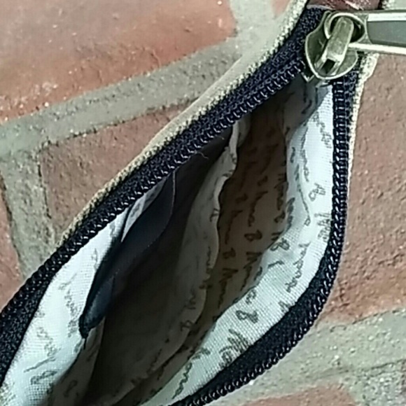 ❗FINAL CLEARANCE LAST ONE❗ Flag Small Wristlet - Picture 3 of 3