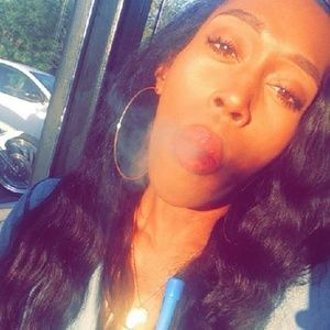 Meet your Posher, Janee