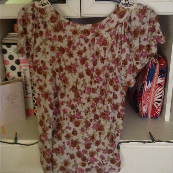 Floral Crop Top - Picture 2 of 3