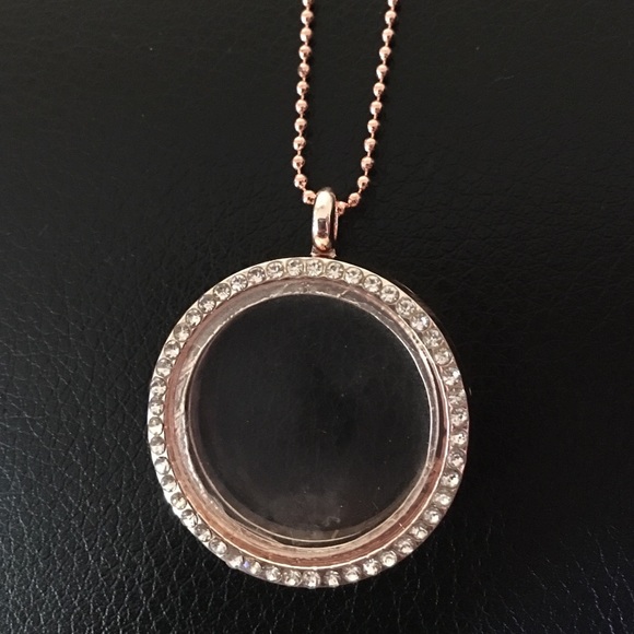 Rose gold necklace!