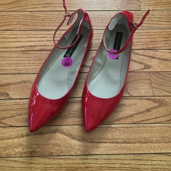 Flats with ankle strap, beautiful red color.