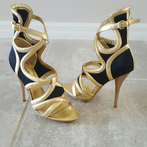 Sexy bebe black/gold heels Size 6