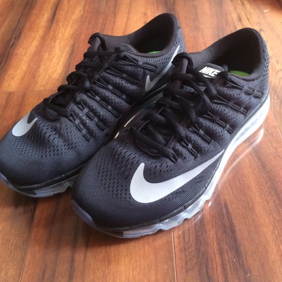 SOLD Women's Nike Air Max 2016 - Picture 2 of 4