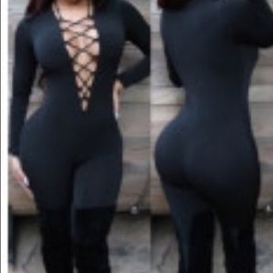 All black bodysuit ties up in the middle.😩😩❤️❤️